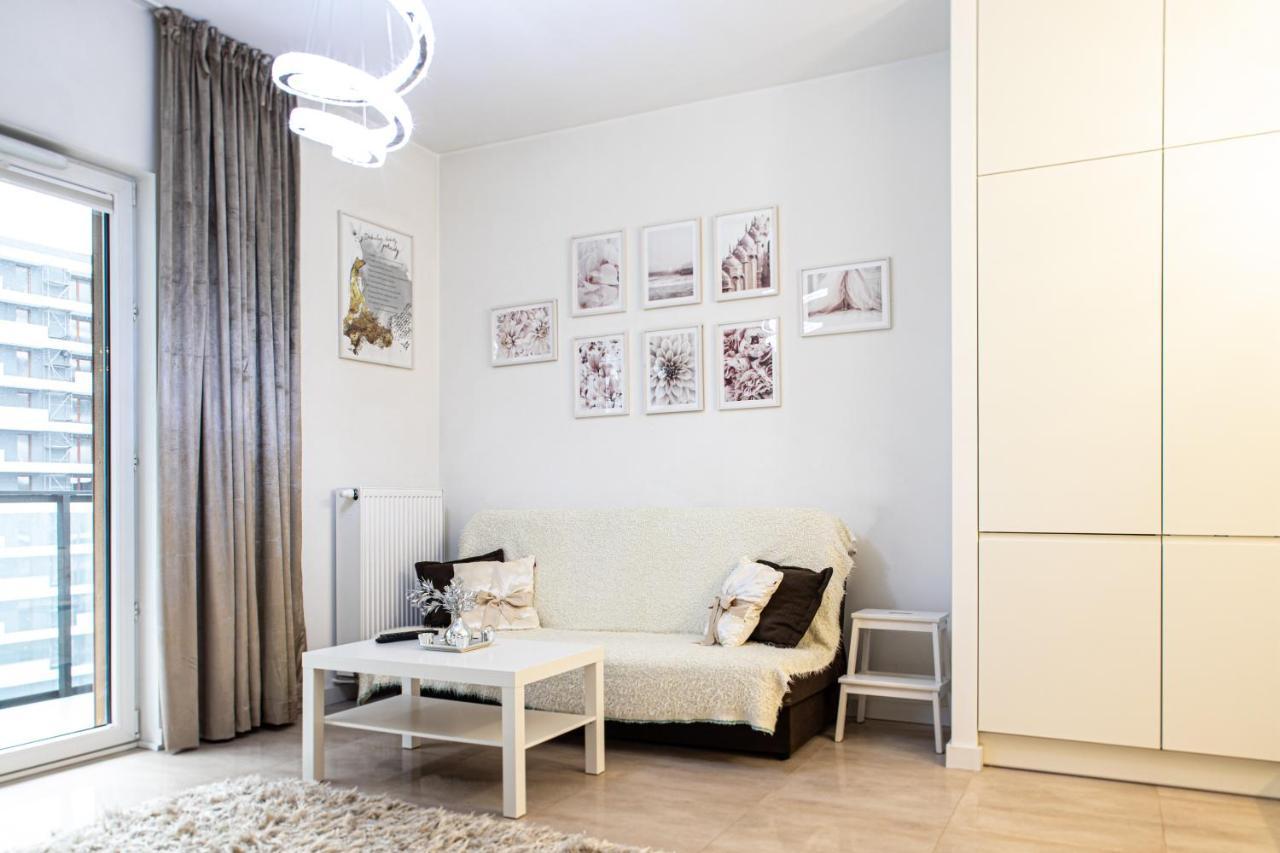 Wola Glamour Apartment Warszawa Exteriör bild